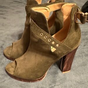 Stylish Olive Peep Toe Heeled Boots